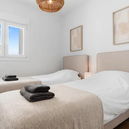 Luxury Penthouse With Beautiful Rooftop At Location