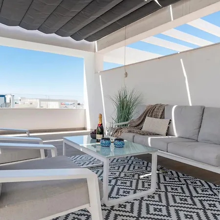 Luxury Penthouse With Beautiful Rooftop At Location Apartamento