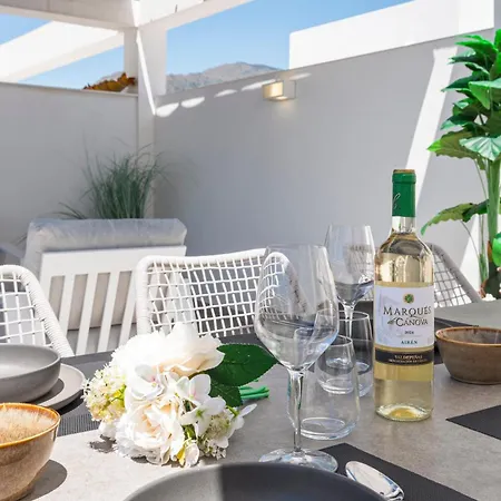 Apartamento Luxury Penthouse With Beautiful Rooftop At Location