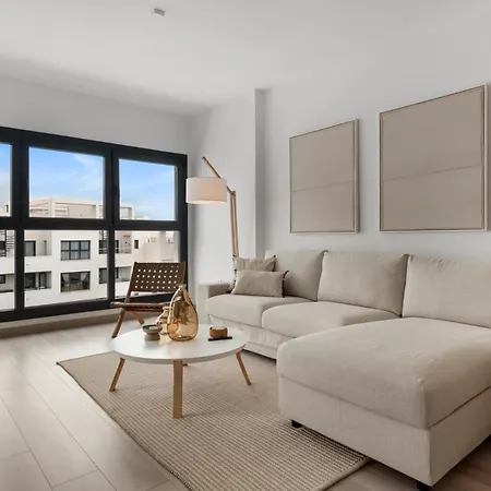 Luxury Penthouse With Beautiful Rooftop At Location Apartment *