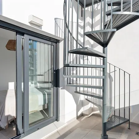 Apartment Luxury Penthouse With Beautiful Rooftop At Location *