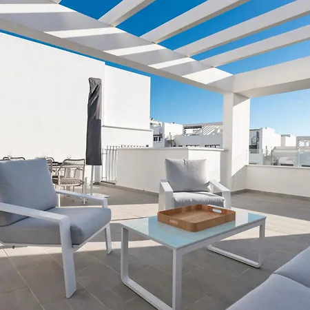 Luxury Penthouse With Beautiful Rooftop At Location