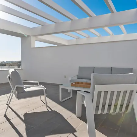Apartment Luxury Penthouse With Beautiful Rooftop At Location *