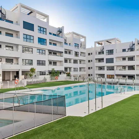 Luxury Penthouse With Beautiful Rooftop At Location * Estepona