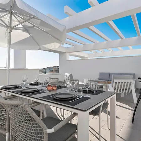아파트 Luxury Penthouse With Beautiful Rooftop At Location