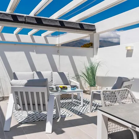 Luxury Penthouse With Beautiful Rooftop At Location Apartment