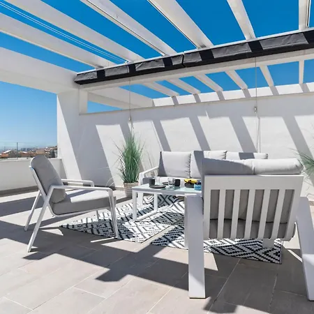 Apartment Luxury Penthouse With Beautiful Rooftop At Location *