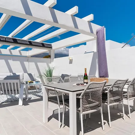 Luxury Penthouse With Beautiful Rooftop At Location Apartment *