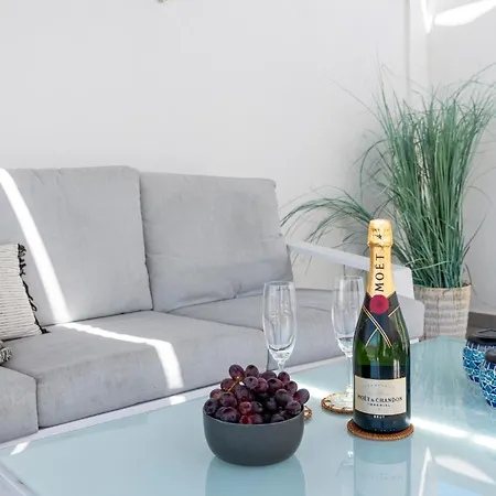 Luxury Penthouse With Beautiful Rooftop At Location