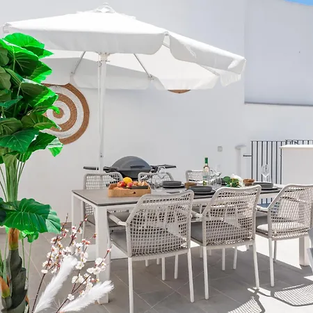 Luxury Penthouse With Beautiful Rooftop At Location * Estepona