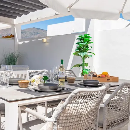 Luxury Penthouse With Beautiful Rooftop At Location