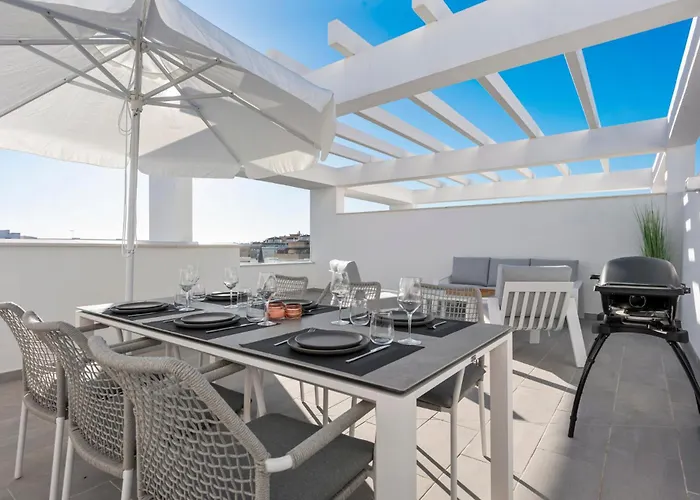 Apartment Luxury Penthouse With Beautiful Rooftop At Location