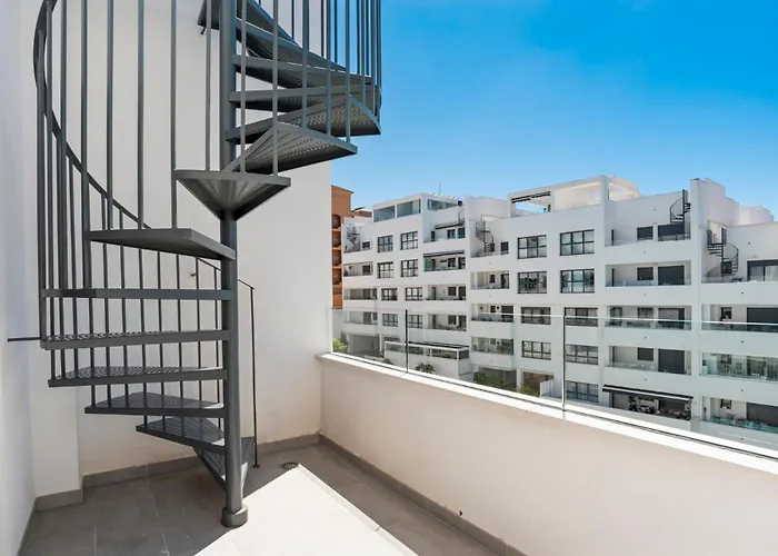 아파트 Luxury Penthouse With Beautiful Rooftop At Location *