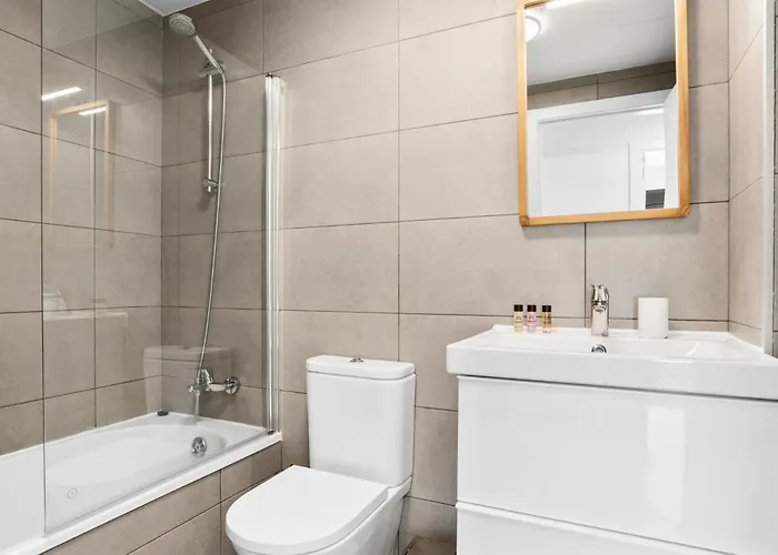 Luxury Penthouse With Beautiful Rooftop At Location 에스테포나