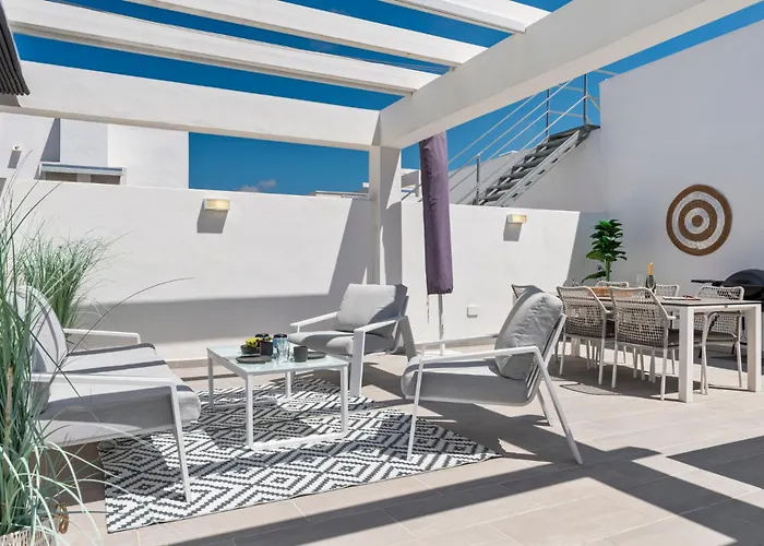 Luxury Penthouse With Beautiful Rooftop At Location * エステポナ