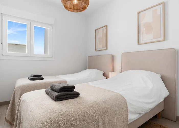 Luxury Penthouse With Beautiful Rooftop At Location