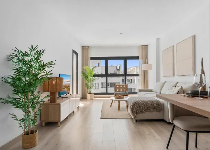 Luxury Penthouse With Beautiful Rooftop At Location アパート エステポナ