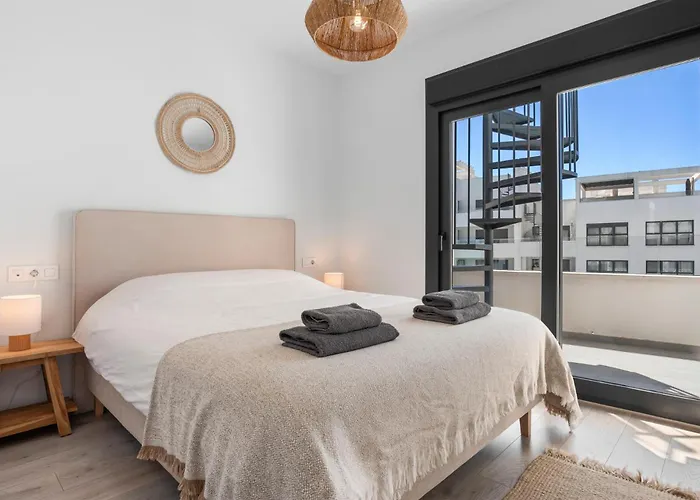 Luxury Penthouse With Beautiful Rooftop At Location エステポナ