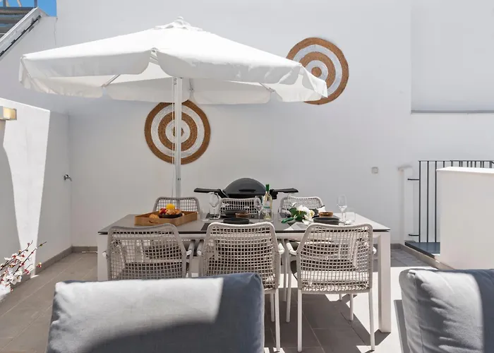 아파트 Luxury Penthouse With Beautiful Rooftop At Location