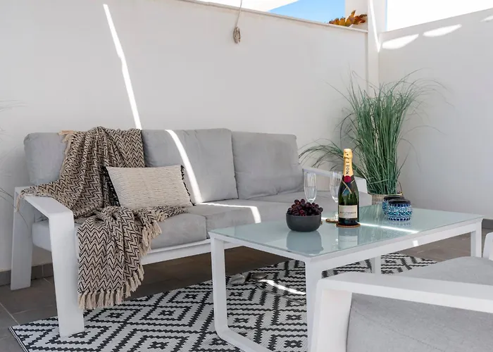 Luxury Penthouse With Beautiful Rooftop At Location 아파트 에스테포나