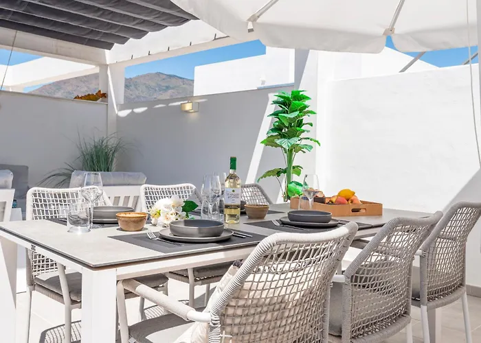 Luxury Penthouse With Beautiful Rooftop At Location