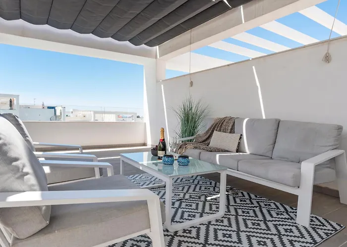 Luxury Penthouse With Beautiful Rooftop At Location Apartment
