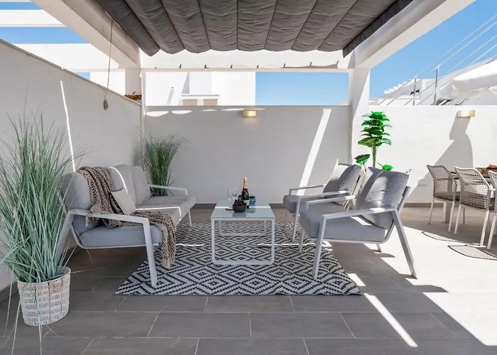 アパート Luxury Penthouse With Beautiful Rooftop At Location