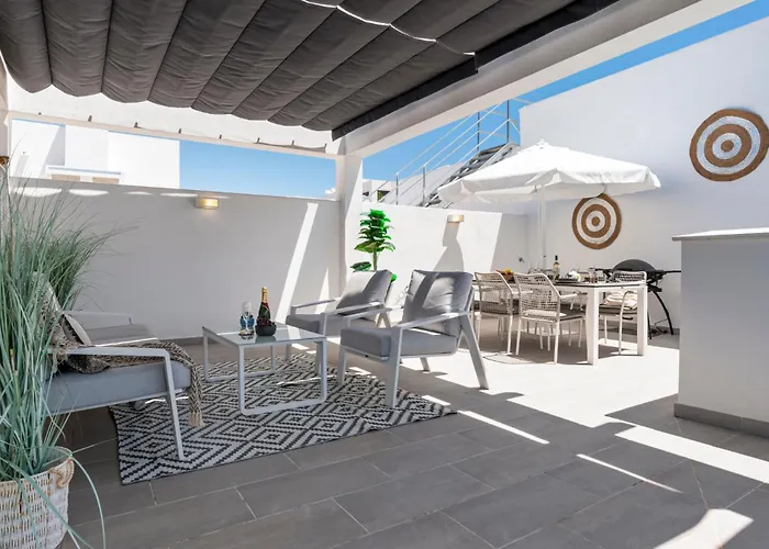 アパート Luxury Penthouse With Beautiful Rooftop At Location エステポナ