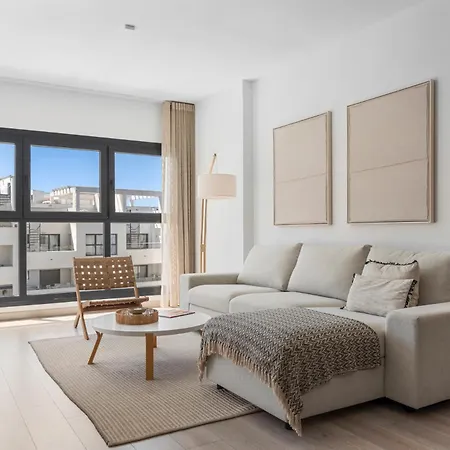 Luxury Penthouse With Beautiful Rooftop At Location